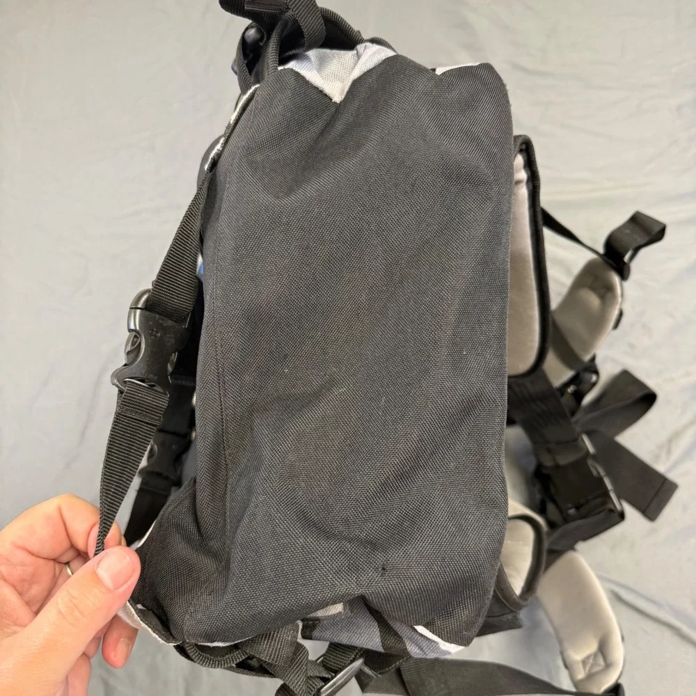 Vintage 686 G.I. Pack Backpack Snowboarding Technical Camo Black Grey